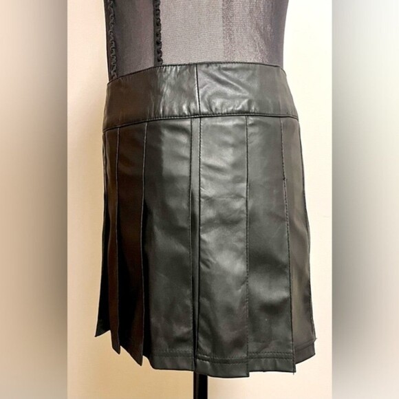 Vintage Y2K Lip Service Black Pleather Skirt Pleated with Buttons SZ Medium - Picture 9 of 10